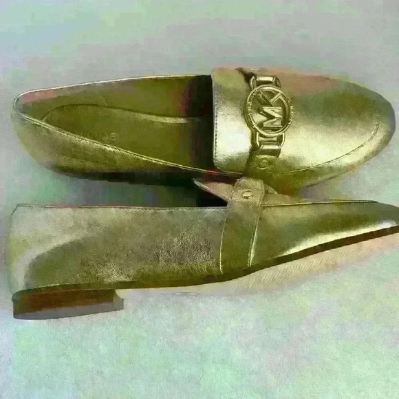 NWOT. Micheal Kors Gold Flat Shoes Size 8. - Picture 3 of 5